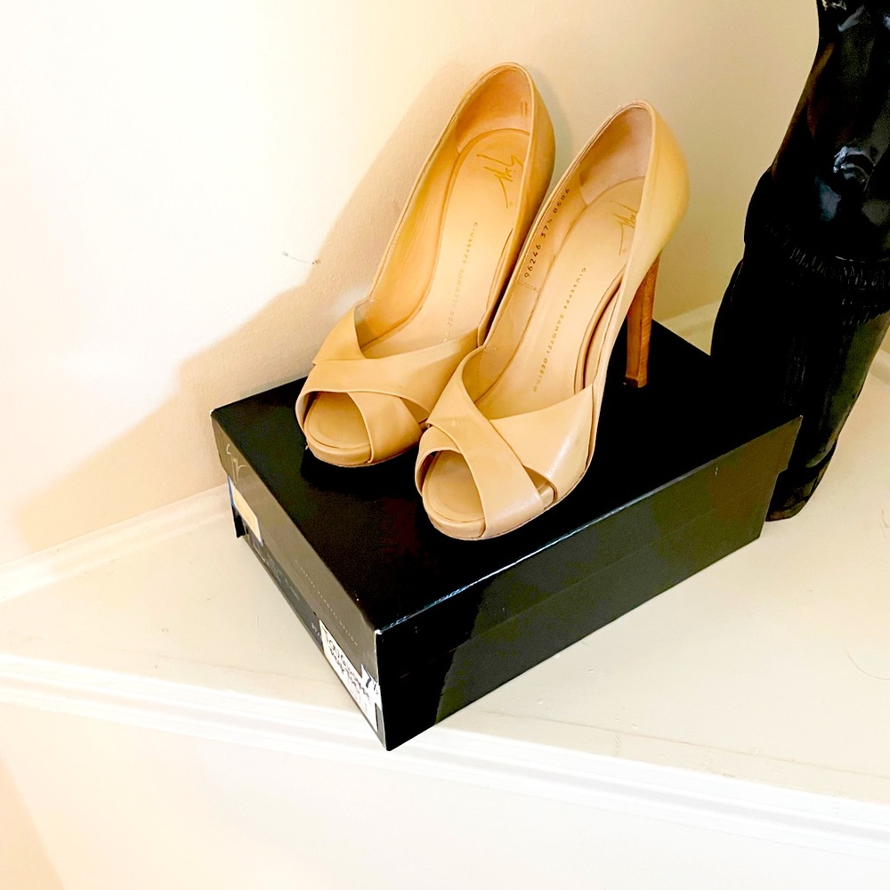 Giuseppe Zanotti Tan Peep Toe Pumps
